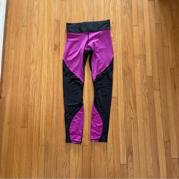 MICHI Hydra Crop Color Block Mesh-Panel Legging - XS - Picture 4 of 9